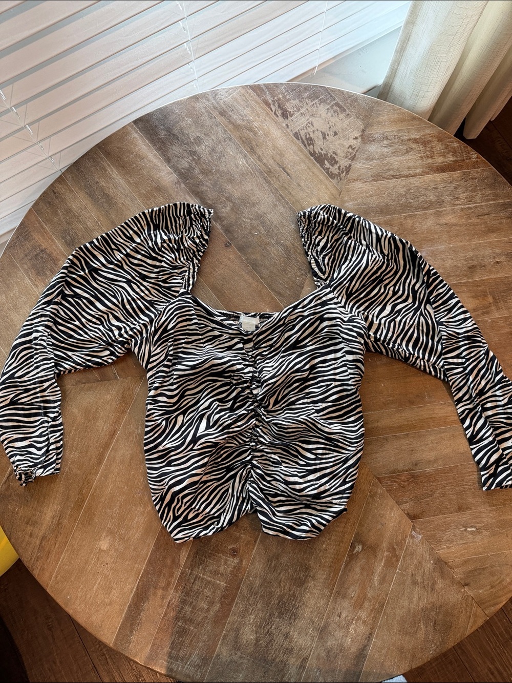 H&M Zebra Print Cap Puff Long Sleeve Sweetheart Ruched Cropped Top (Size: 12)